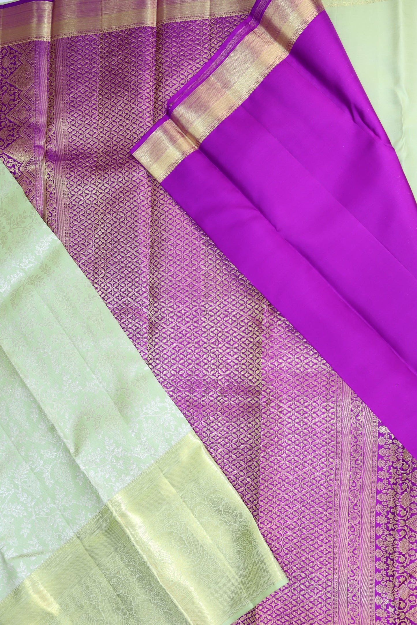 Stunning Leaf Green Pure Kanjipuram Saree From Weavers and Best on Online