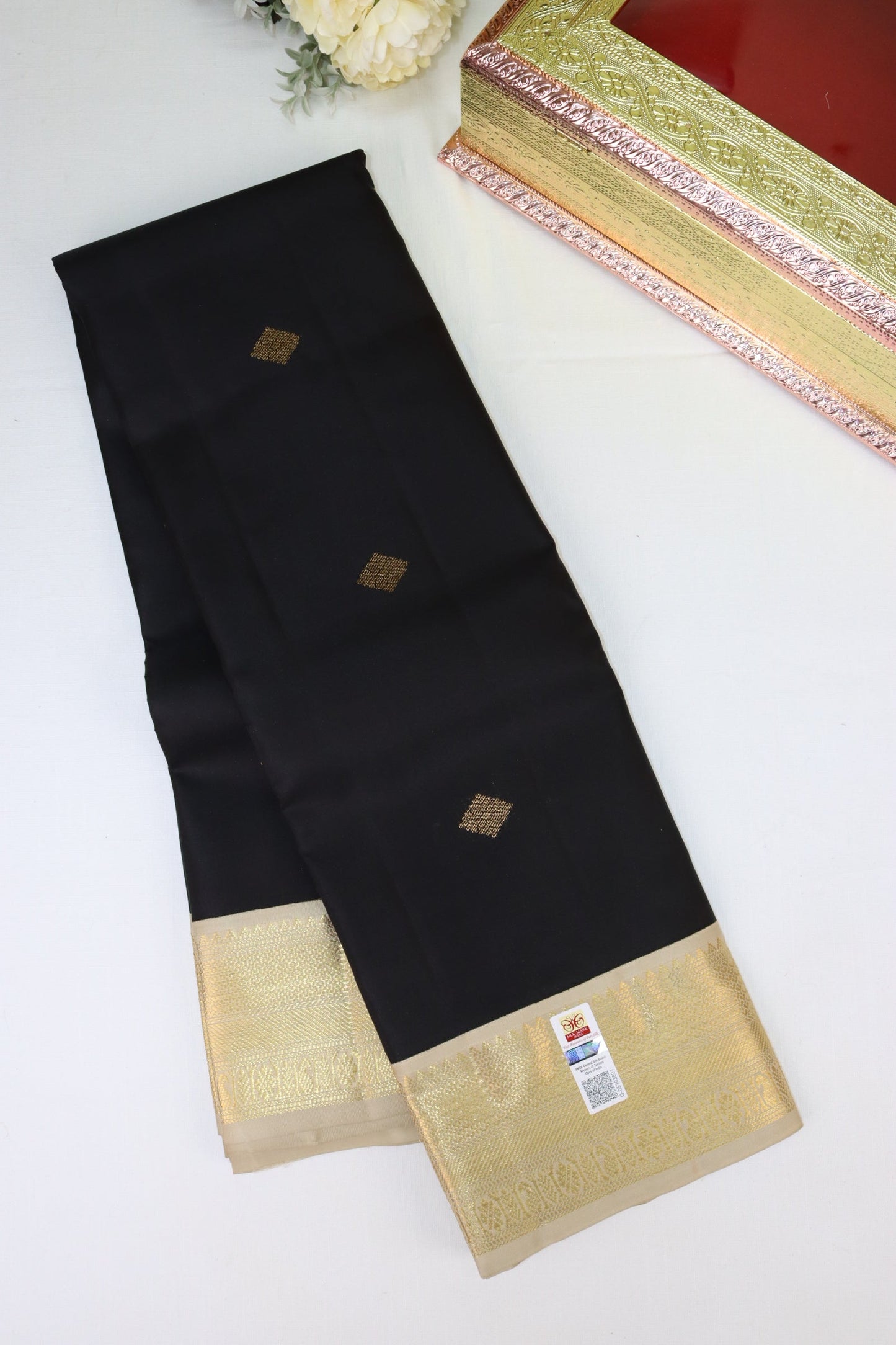 Opulent Black Pure Kanjipuram Saree From Weavers and Best on Online