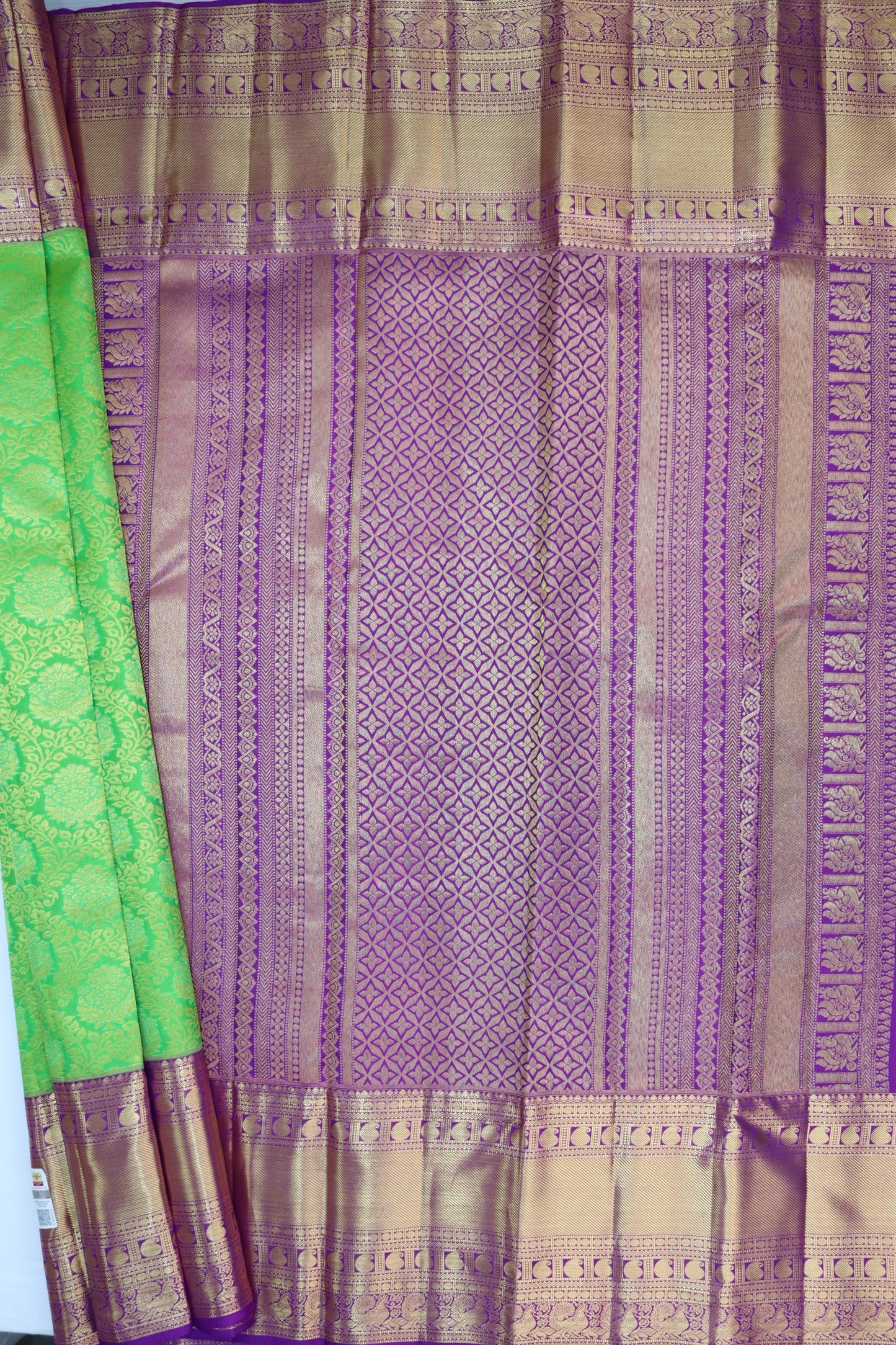 Mesmerizing Green Pure Kanjipuram Saree From Weavers and Best on Online