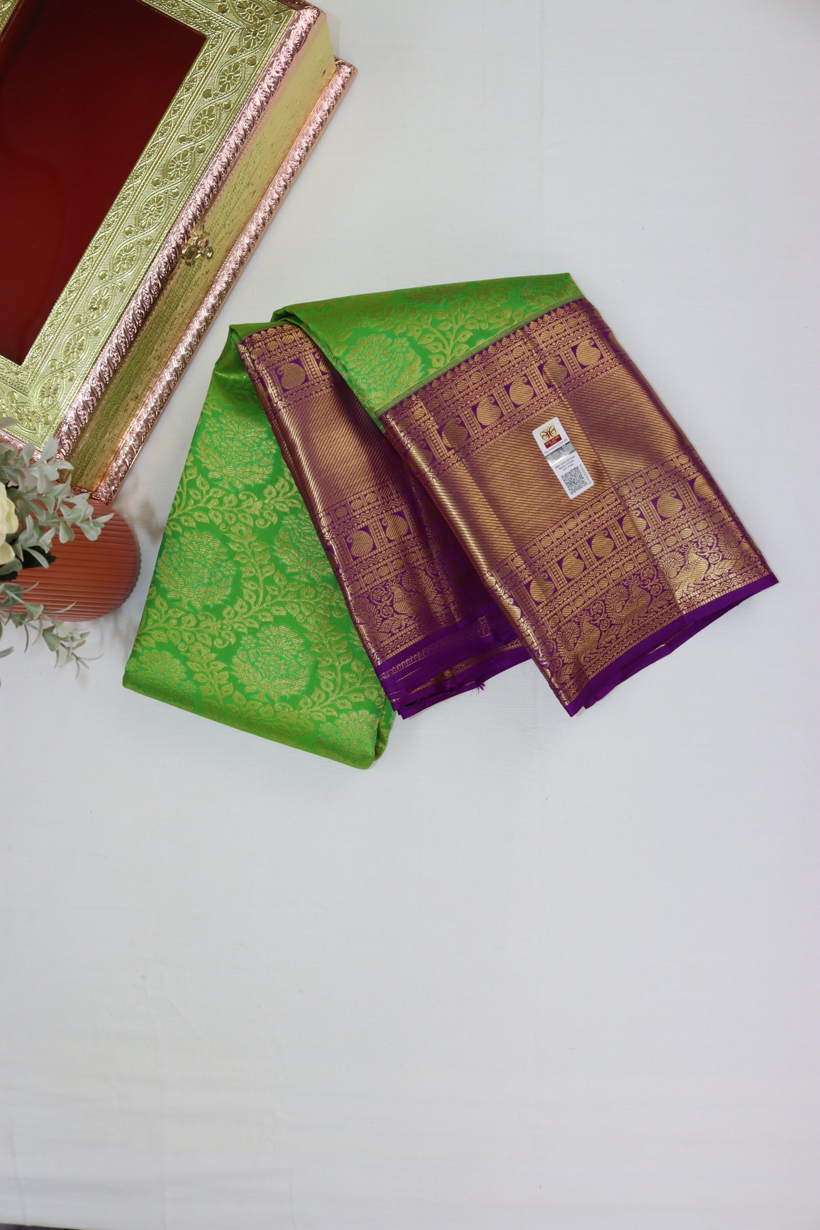 Mesmerizing Green Pure Kanjipuram Saree From Weavers and Best on Online