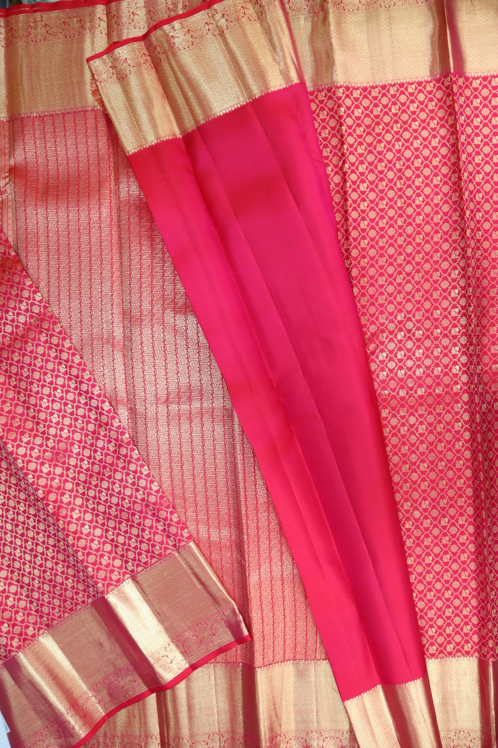 Exquite Red Kanjipuram Saree From Weavers and Best on Online