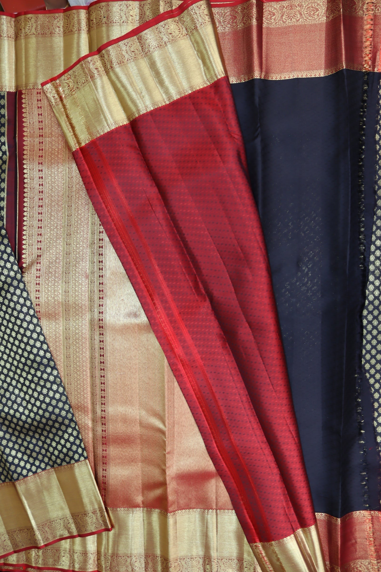 Lavish Dark Blue Kanjipuram Saree From Weavers and Best on Online